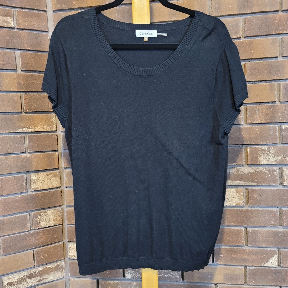 Calvin Klein short sleeve crew neck banded black sweater tee XL